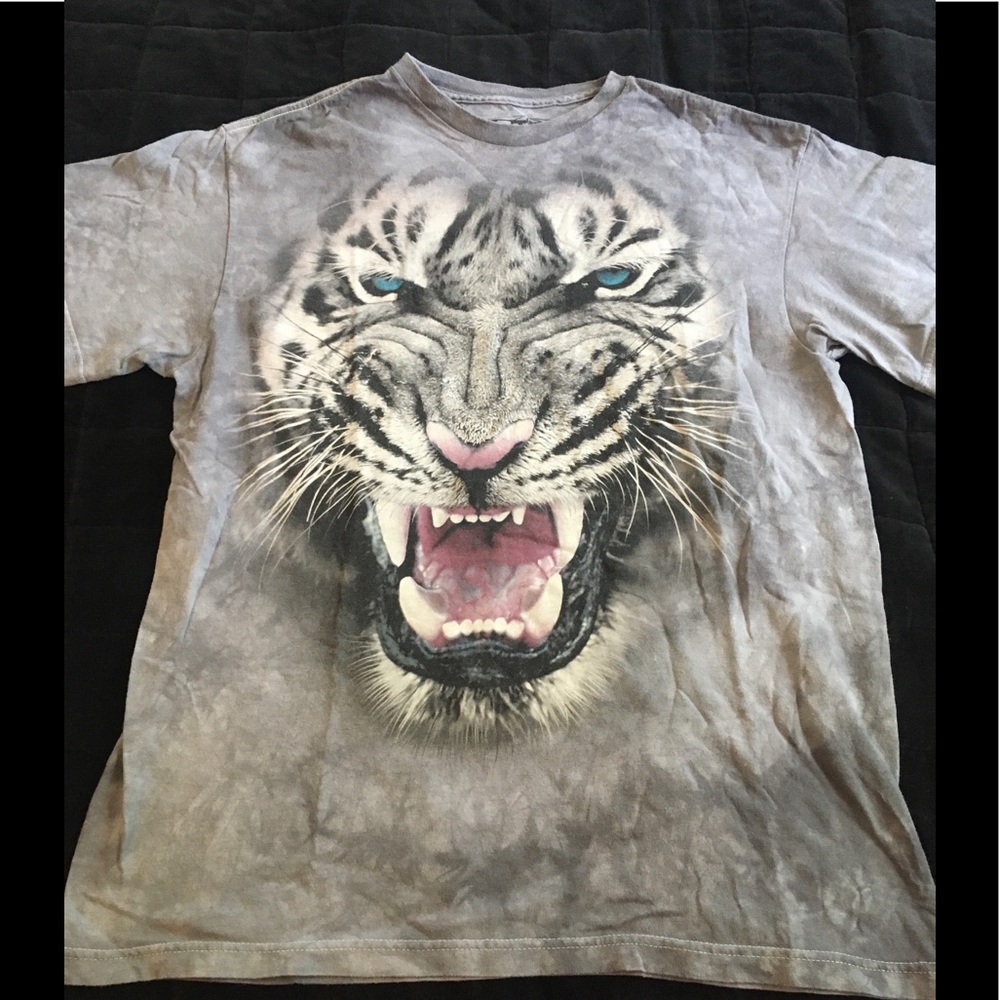Vintage Wildlife Graphic Tshirt